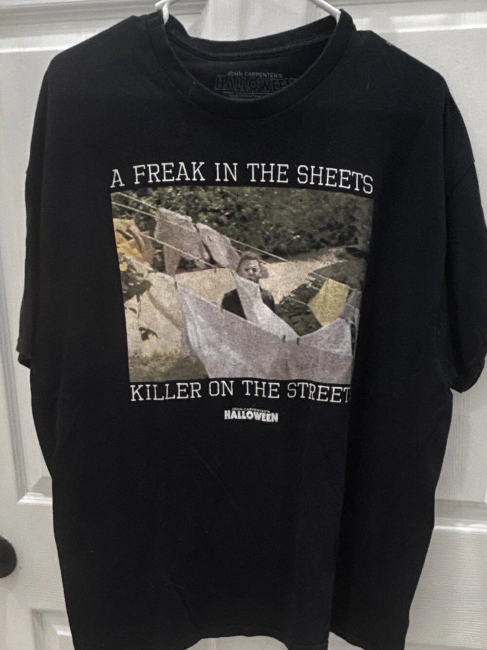 John Carpenter's Halloween "A Freak in the Sheets" Black Graphic T-Shirt XL